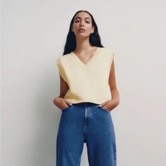 Zara Tops - Zara Women’s Yellow Cropped Sweater V-Neck Vest EUC Size Small